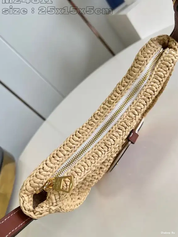 VUITTON LOUIS Croissant MM 0605